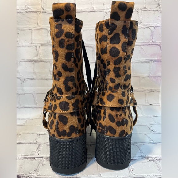 WILD DIVA Platform Combat Boots Faux Suede Animal Print-8 - Picture 5 of 8